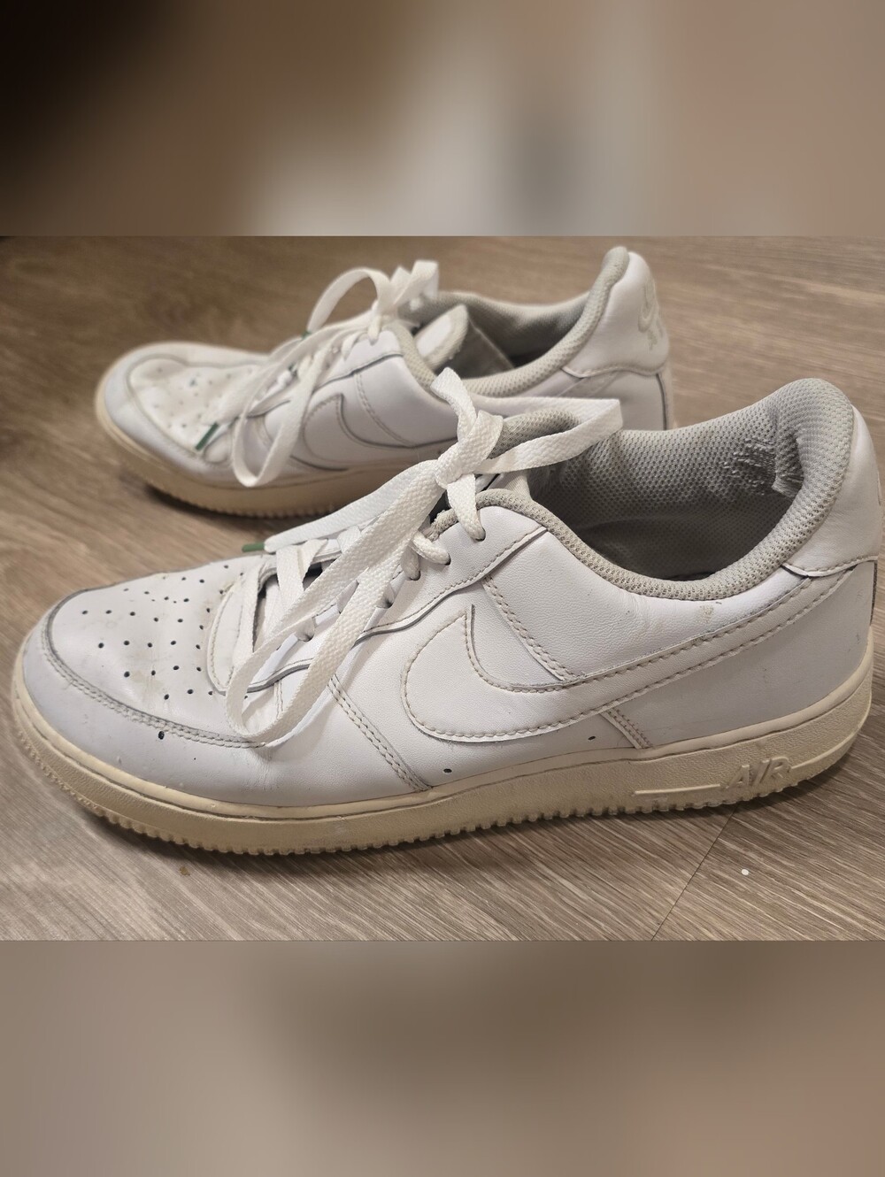 ✔️ Nike Air Force 1 '07 White Low-Top Sneakers Size 9.5 Men's / 11 Women's